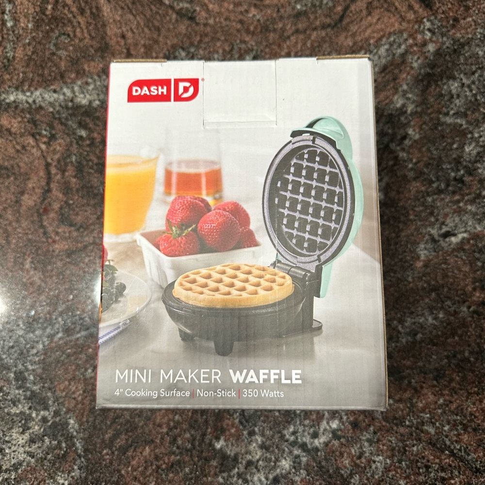 NWT Dash mini waffle maker